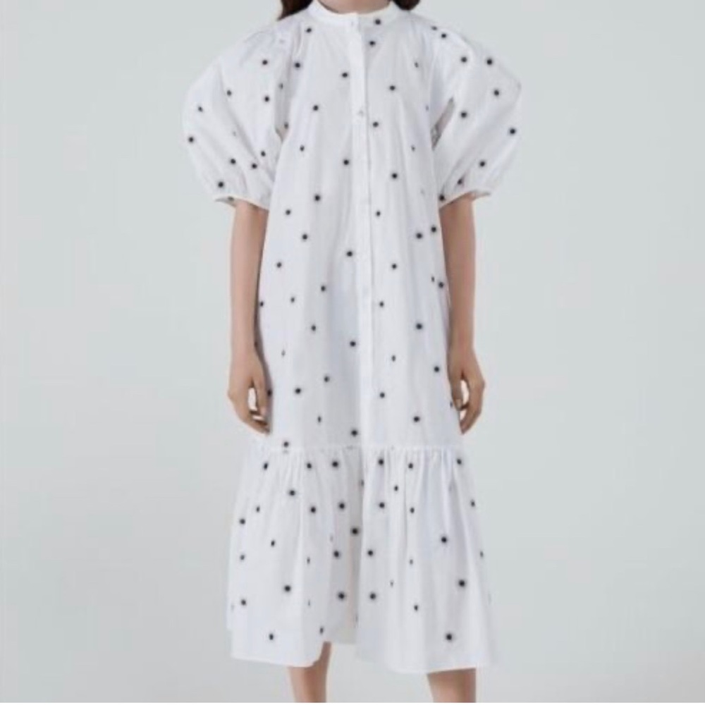 Like new white embroidered flower dress with puff sleeve